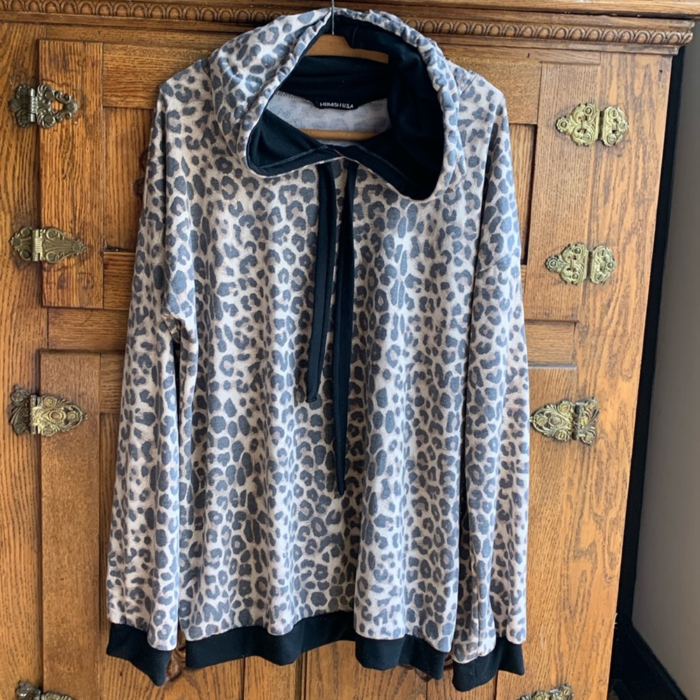Heimish USA cheetah hoodie L/XL tag removed